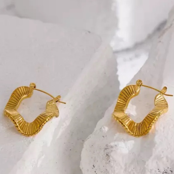 💛Gold plated irregular hoop earrings - Picture 7 of 7